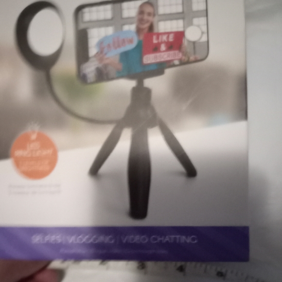 Creator Studio/Selfie Stick - Picture 7 of 8